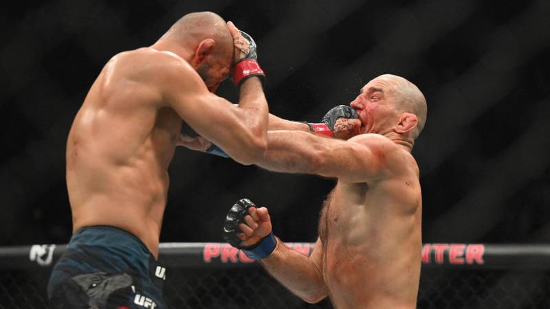 Sean Strickland UFC Orta Kilo Şampiyonluğu Yeniden Kazandı
