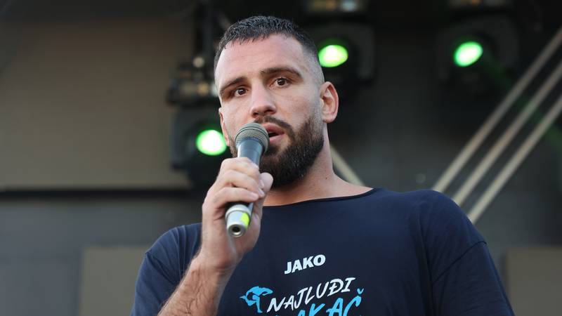 Giza'daki Usyk Maçı Sonrası Verhoeven'in Yenilgisini Hırsızlık Nitelendiren Plazibat