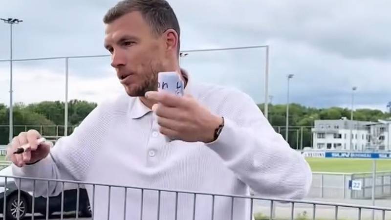 Džeko Üstün Fanın Nedeniyle Öfkeleniyor: "Müşteri, Zaten On Kez Oldun..."
