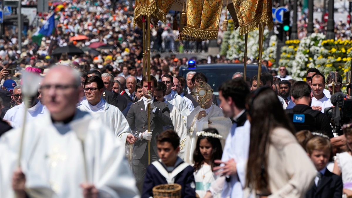 Papa Leon XIV, Madrid'de 1,2 Milyon Kişiyle Kiliseye Katıldı