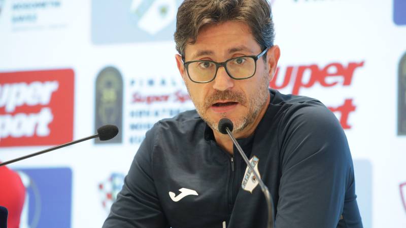 Rijeka Antrenörü Victor Sanchez Konuştu: "Dinamo ve Hajduk Faziletse Yargıları Kullanıyor"