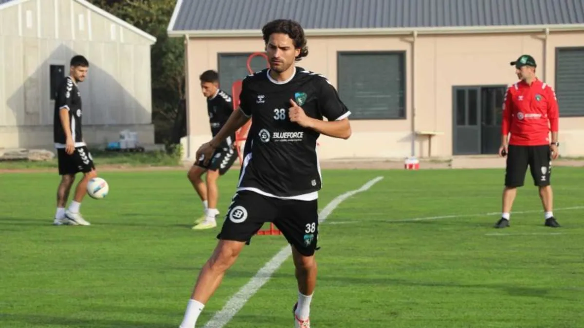 Kocaelispor Ahmet Sağat'ın Sözleşmesini Feshetti