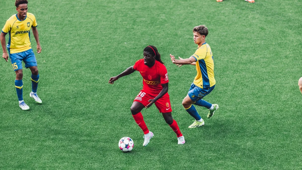 Galatasaray Caleb Yirenkyi'yi Pursues, Agent İstanbul'a Geldi