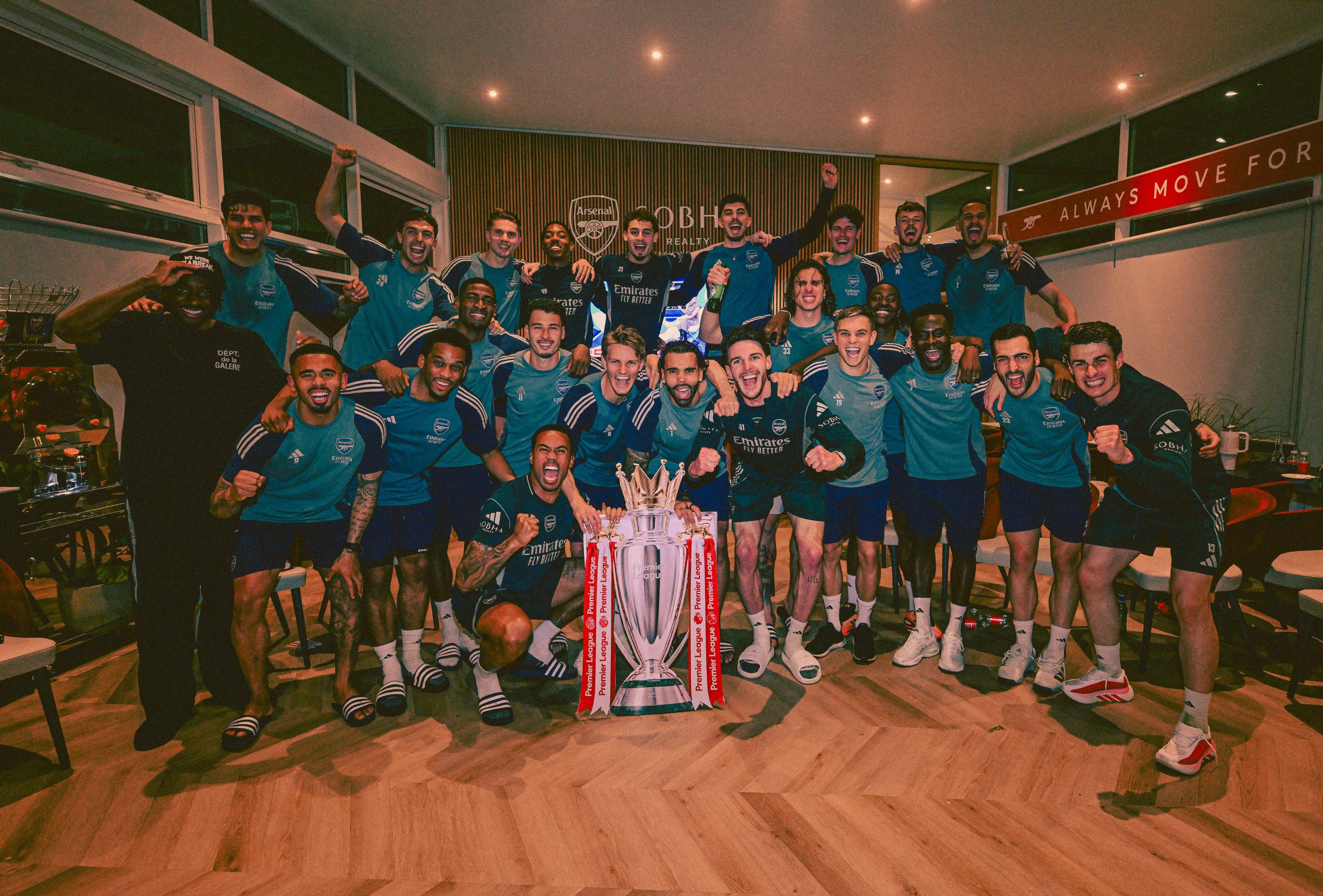 Arsenal 22 Yıllık Beklemeyi Sonlandırdı, Premier League Başkızı Oldu