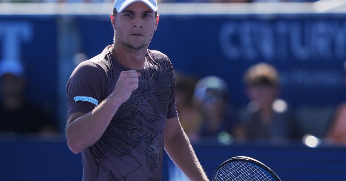 Kecmanović, Valensya Open'te Çeyrek Finalde: Top 50'ye Dönmek için Misyon Başladı