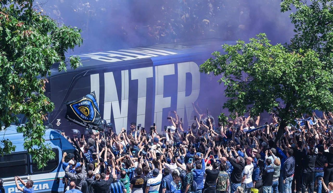Cristi Chivu Başarısı: Inter Milan Tifoları Şampiyonluk Yüreklendirmek