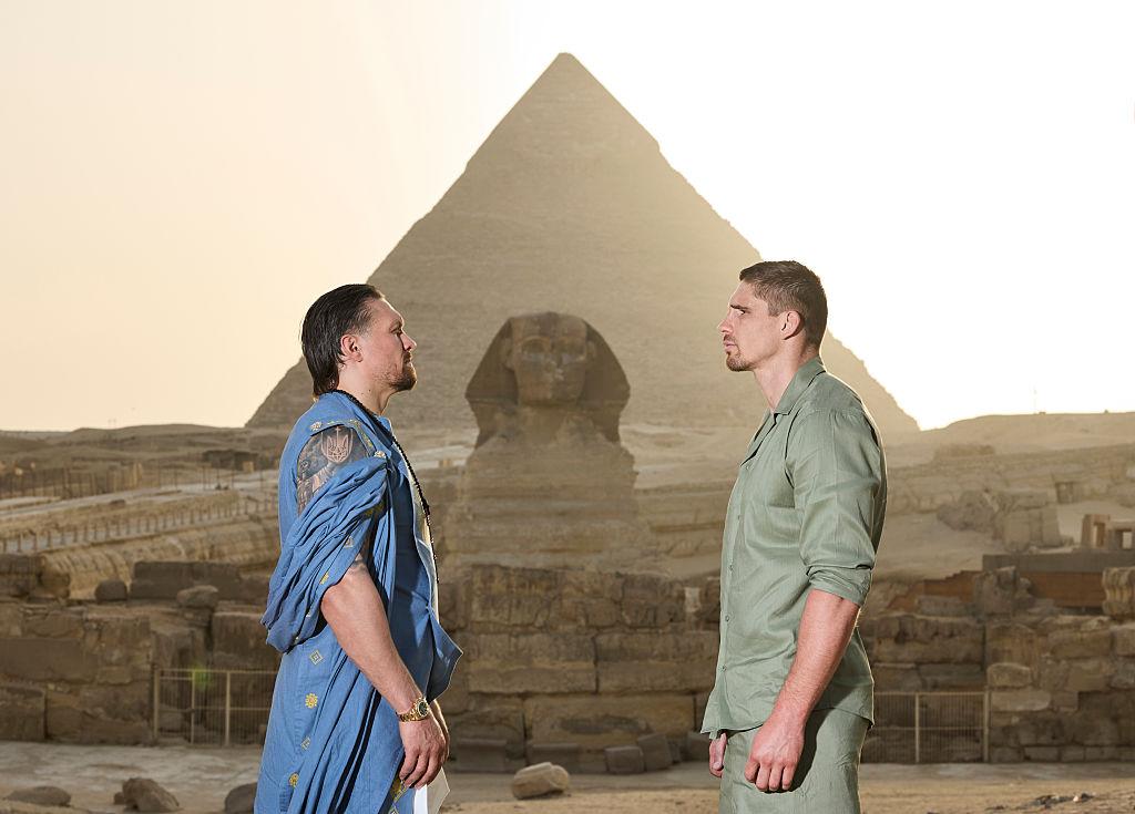Usyk ve Verhoven, Giza Piramitleri Önünde Kar Karına