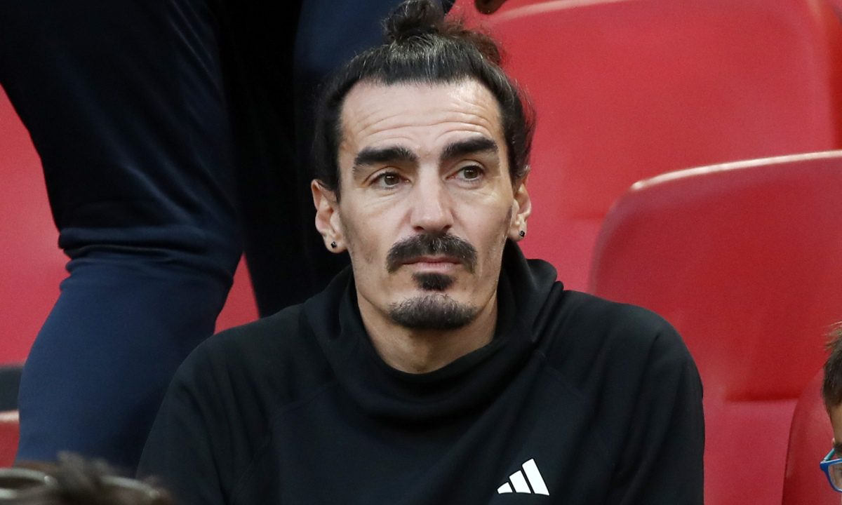 Lazaros Christodoulou Sport24 Görsel Röportörle Hava Temizliği Yapıyor