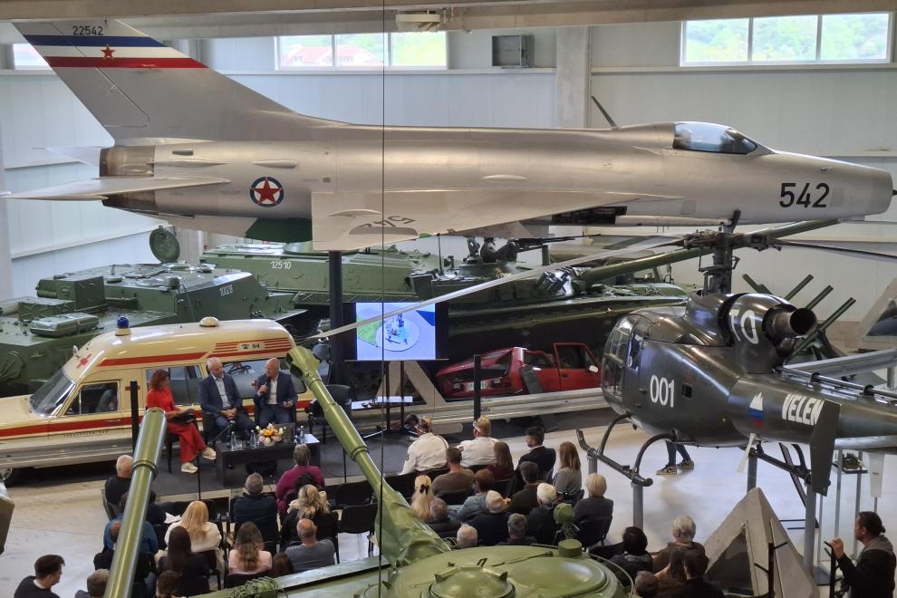 Pivka Askeri Tarih Müzesi 20. Yılında MiG-21 Simülatörüyle Şark Eder
