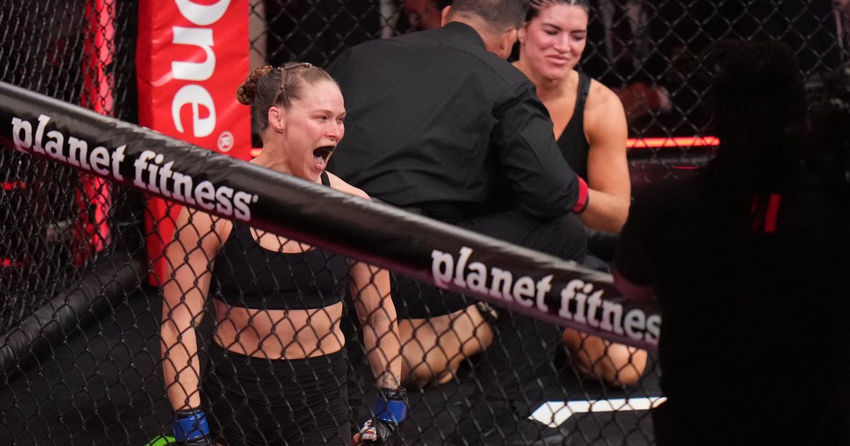 Ronda Rousey Netflix Etkinliğinde 15 Saniye İçinde Gina Carano'yu Yenerek Geri Döndü