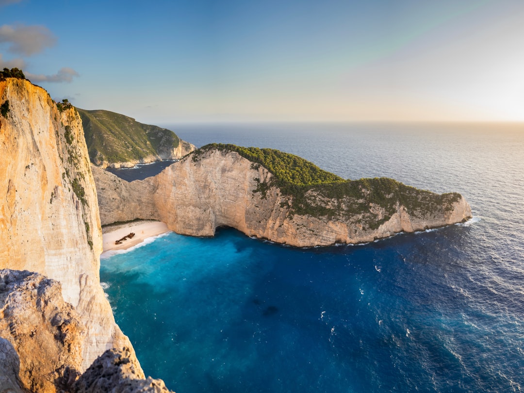 Zakynthos: Kaplumbağaların, Batıkların ve Vahşi Kıyıların Çarpıştığı Yer