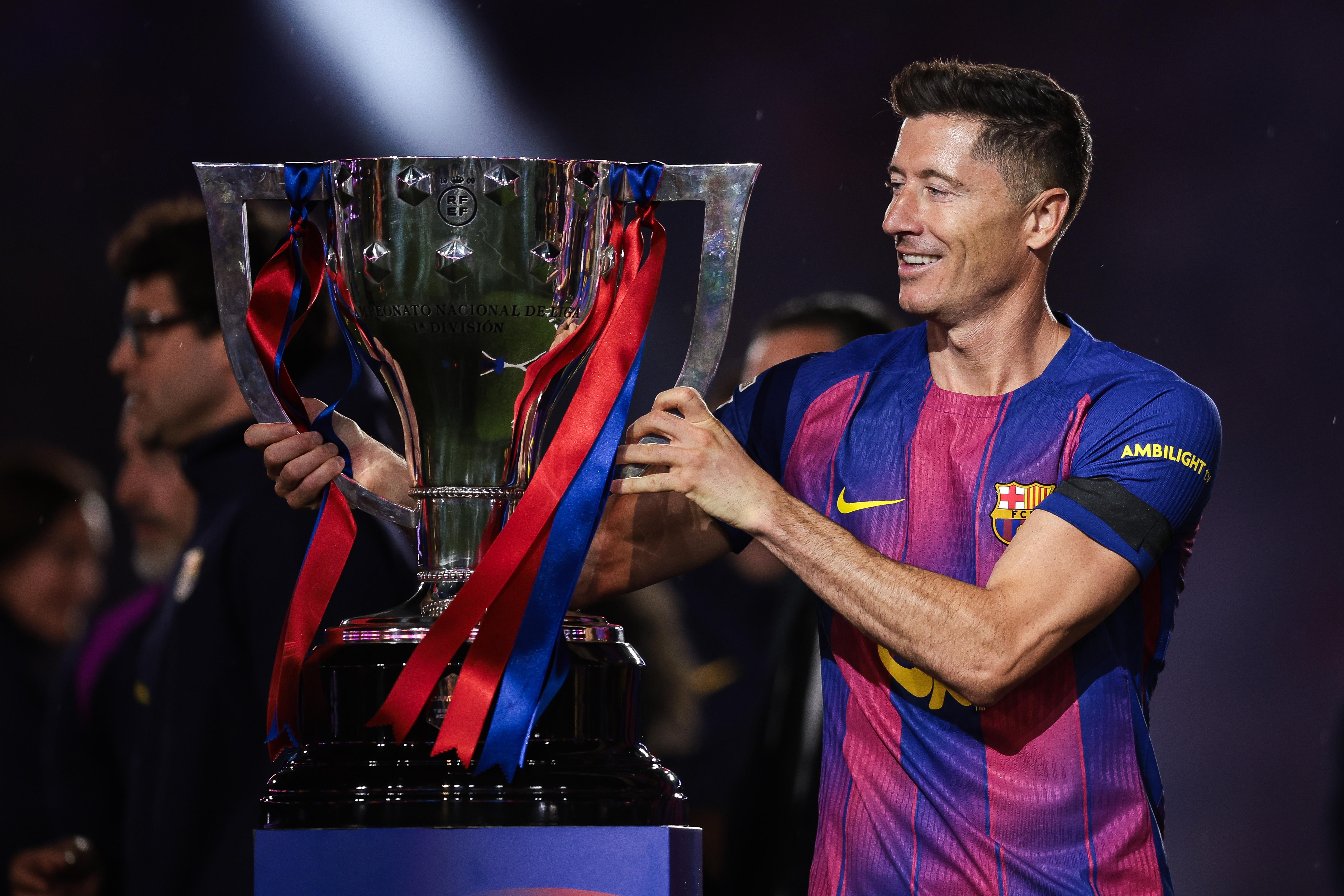Lewandowski, Barcelonadan ayrılacağını açıkladı