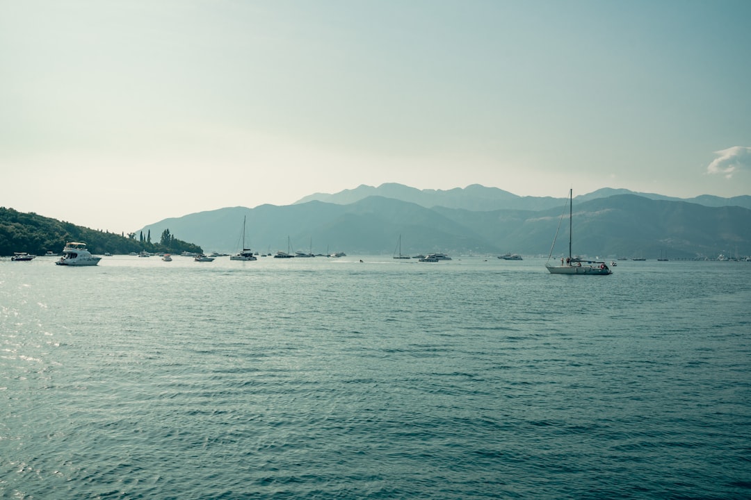 Sveti Stefan: Karadağ'ın Adriyatik Rivierası'ndaki Altın Kafes