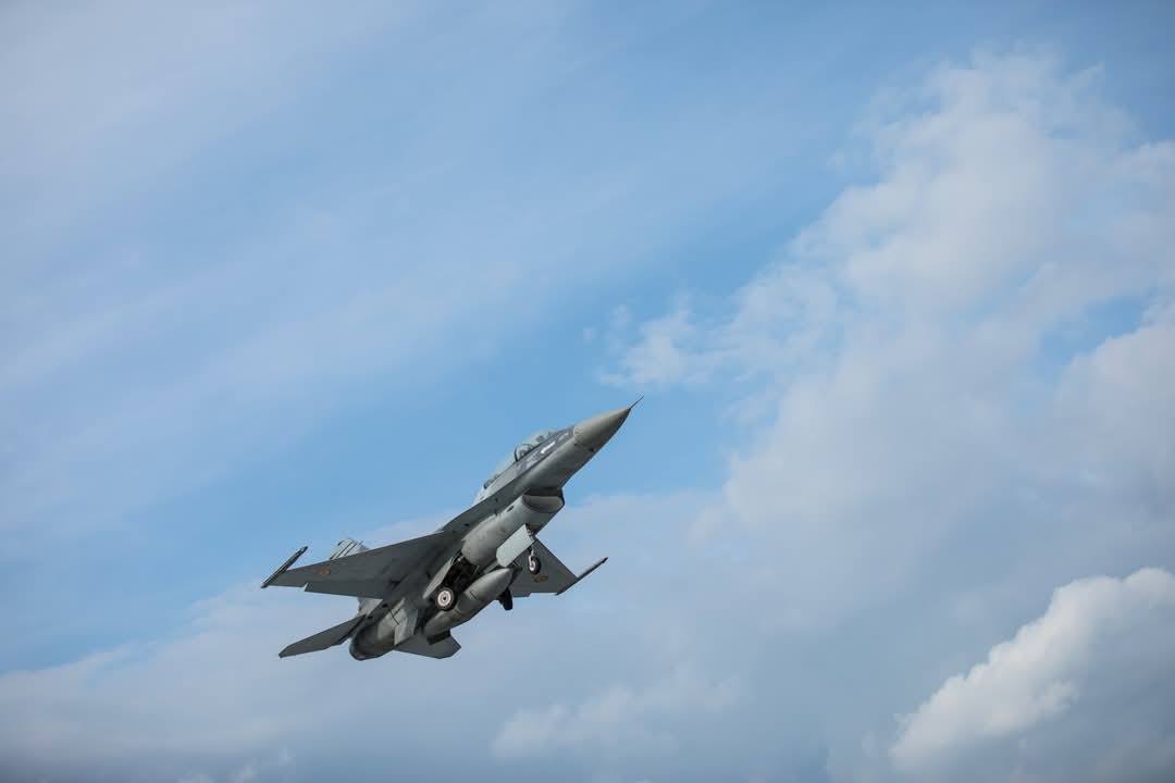 Romen F-16 Sırp Uçağını Estonya'da Vurdu