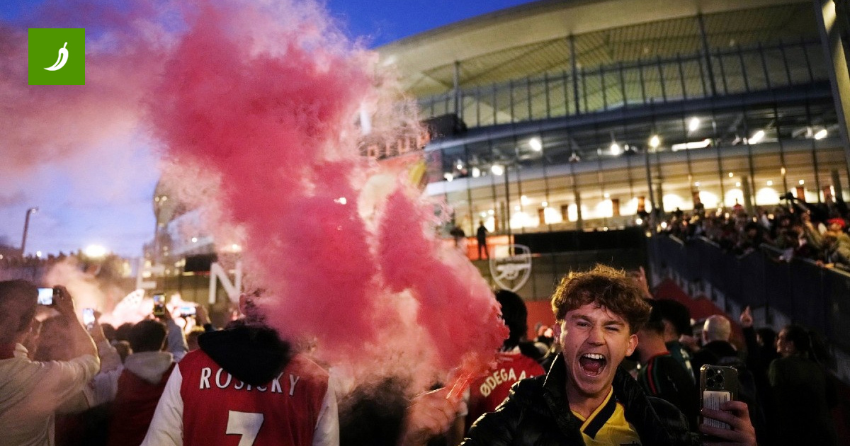 Arsenal Tifoları 22 Yıllık Beklemeyi Şampiyonlukla Sonlandırdı