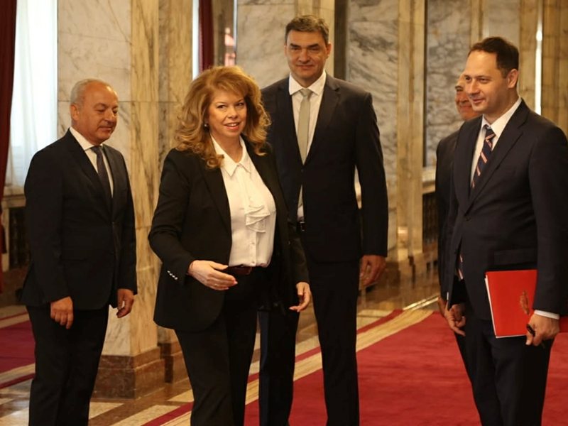 Cumhurbaşkanı Yotova, "İleri Bulgaristan" Grubunun Temsilcileriyle Toplantıya Katıldı (Video)