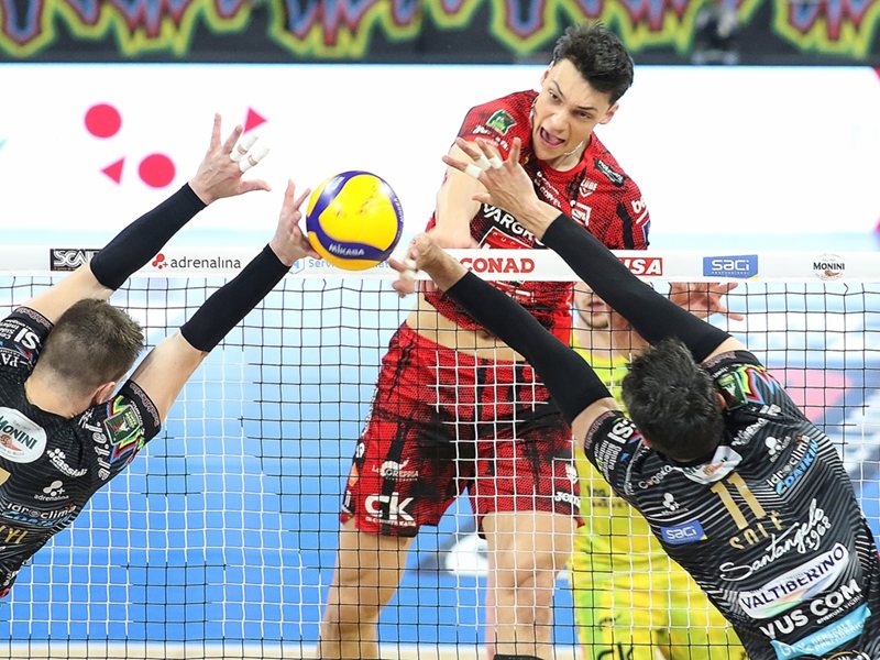 Alex Nikolov İtalya Elit Voleybol Ligi'nde 600'den Fazla Topu Pas geçti, Maç Ortalamasında 20'den Fazla Top