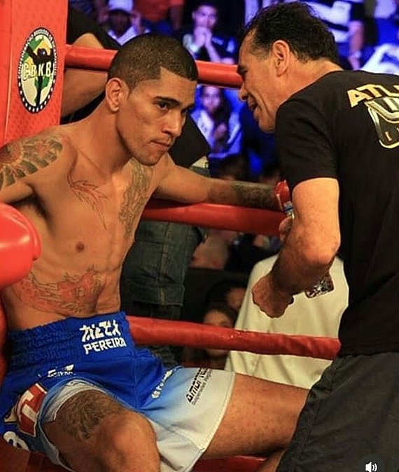 Eski Antrenör Alex Pereira'nın UFC Üçüncü Belasıyla GOAT Olacağını Sanıyor