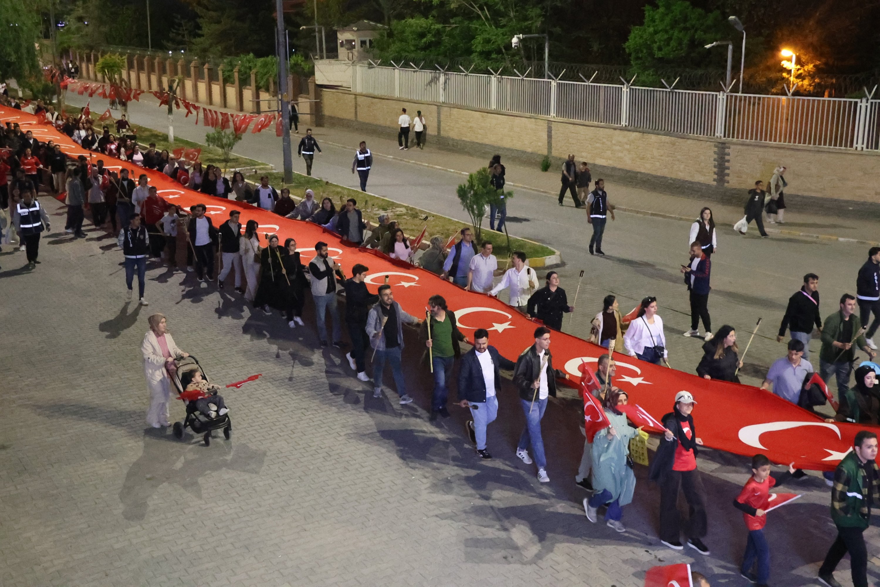 Türkiye Atatürk'ün Samsun'a Gelmesinin 107. Yılına Anı Sahneleri Ayağa Kalktı