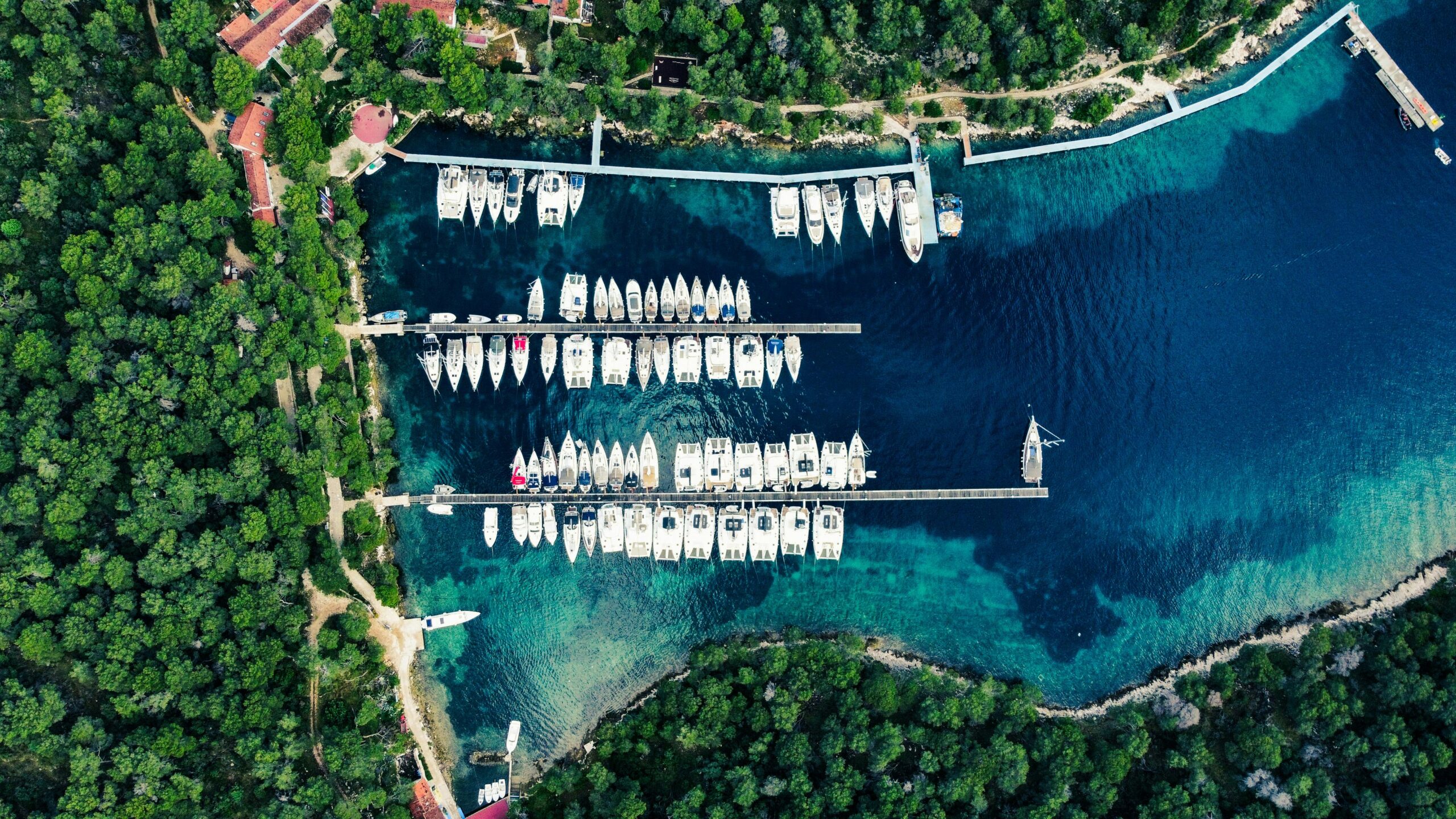 Hırvat Marinaları Çok Farklı Sahillerde Binalar Oluşturuyor