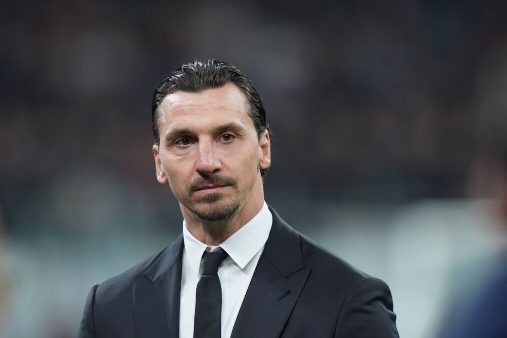Milan Taraftarları Cagliari Mağlubiyetinin Ardından San Siro'ya Akın Etti, Ibrahimović Güvenlik Tarafından Eskort Edildi