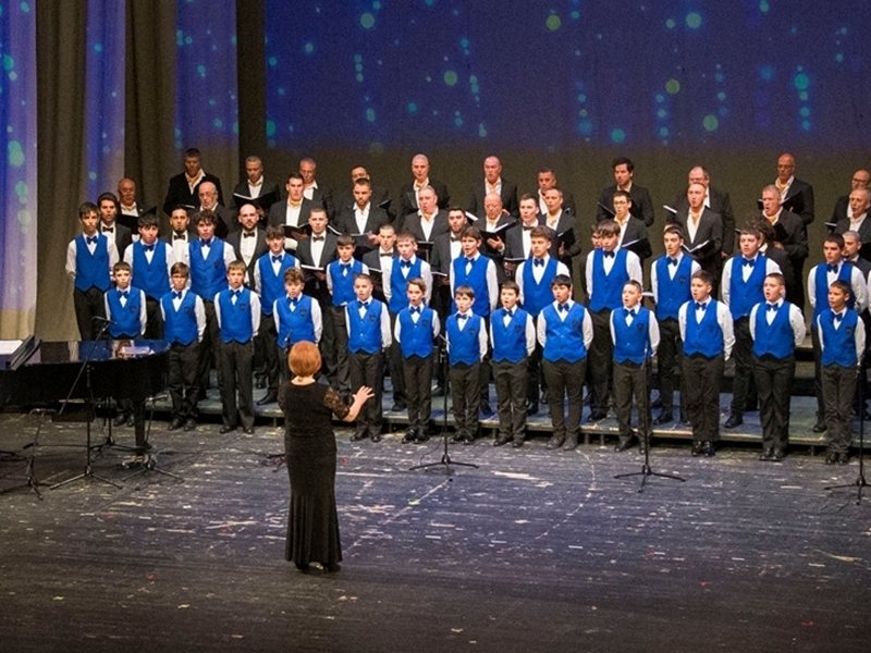 Plovdiv Erkek Şarkıcılar Korosu 50. Yılı ile Büyük Bir Konserde Tören Aştı