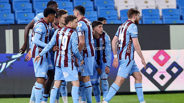 Trabzonspor'un 2025-2026 Sezonunu 61 Gol ile Bitirdiği Onuachu, Augusto ve Muçi
