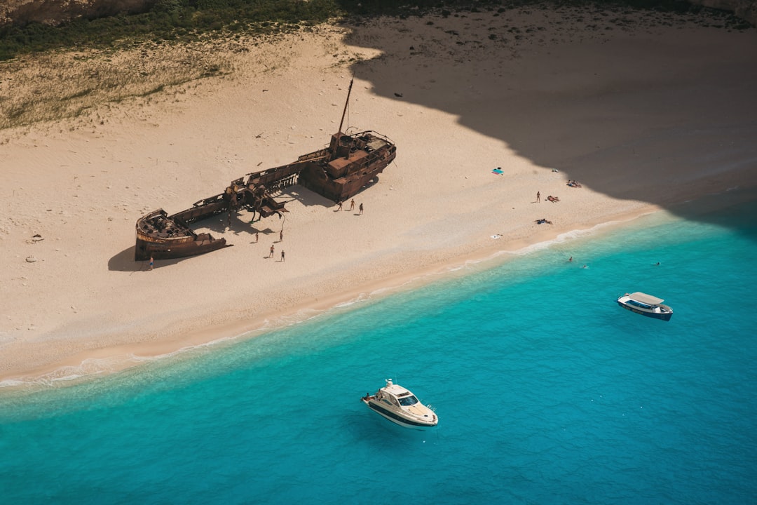 Zakynthos: Kaplumbağalar, Batıklar ve İyon Sınırı