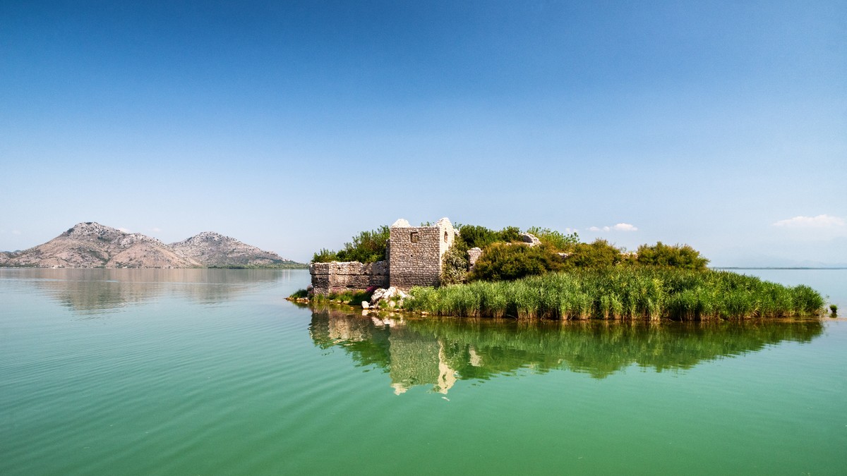 Grmožur Adası: Osmanlı Kalesinden Karadağ'ın Kuş Cennetine