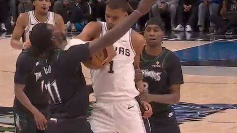 Wembanyama UFC Kavgası Gibi NBA Playoff'da İskacılık