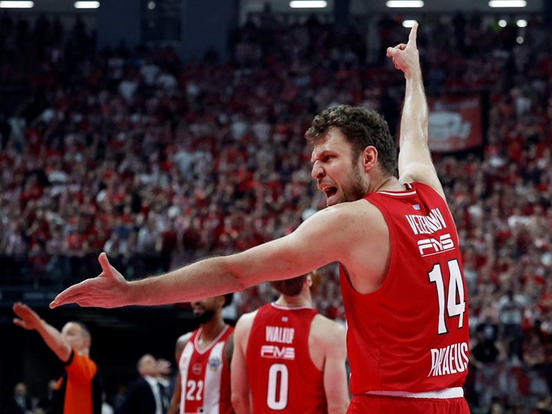 Vezенков EuroLeague şampiyonu oldu, babasının katı felsefesini doğruladı