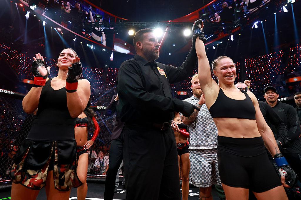Ronda Rousey 17 Saniye İçinde Gina Carano'yu Yendiler