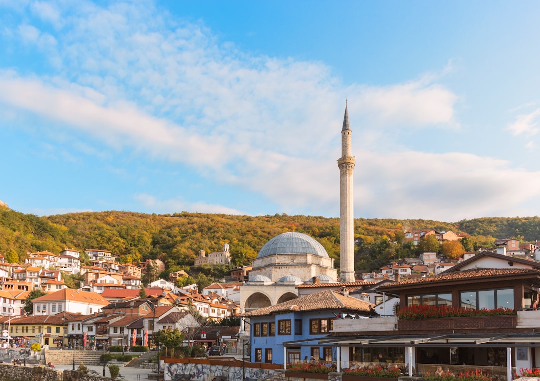 Gölgeleri ve Taşı Takip Etmek: Prizren Pazarının Osmanlı Ruhunda Yürümek