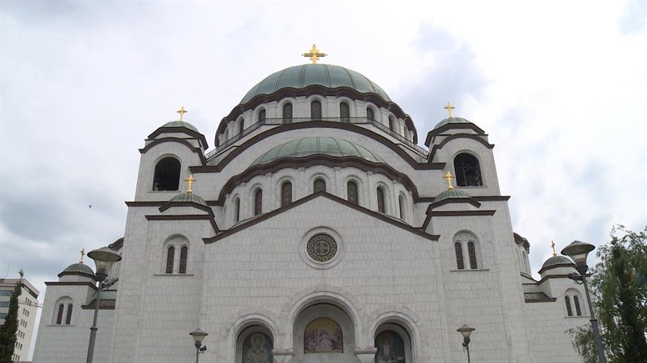 Vatandaşlar Azize Sofya'nın Kutsal Kuşağına Saygı Durmak İçin Uzun Kuyularda Bekliyor