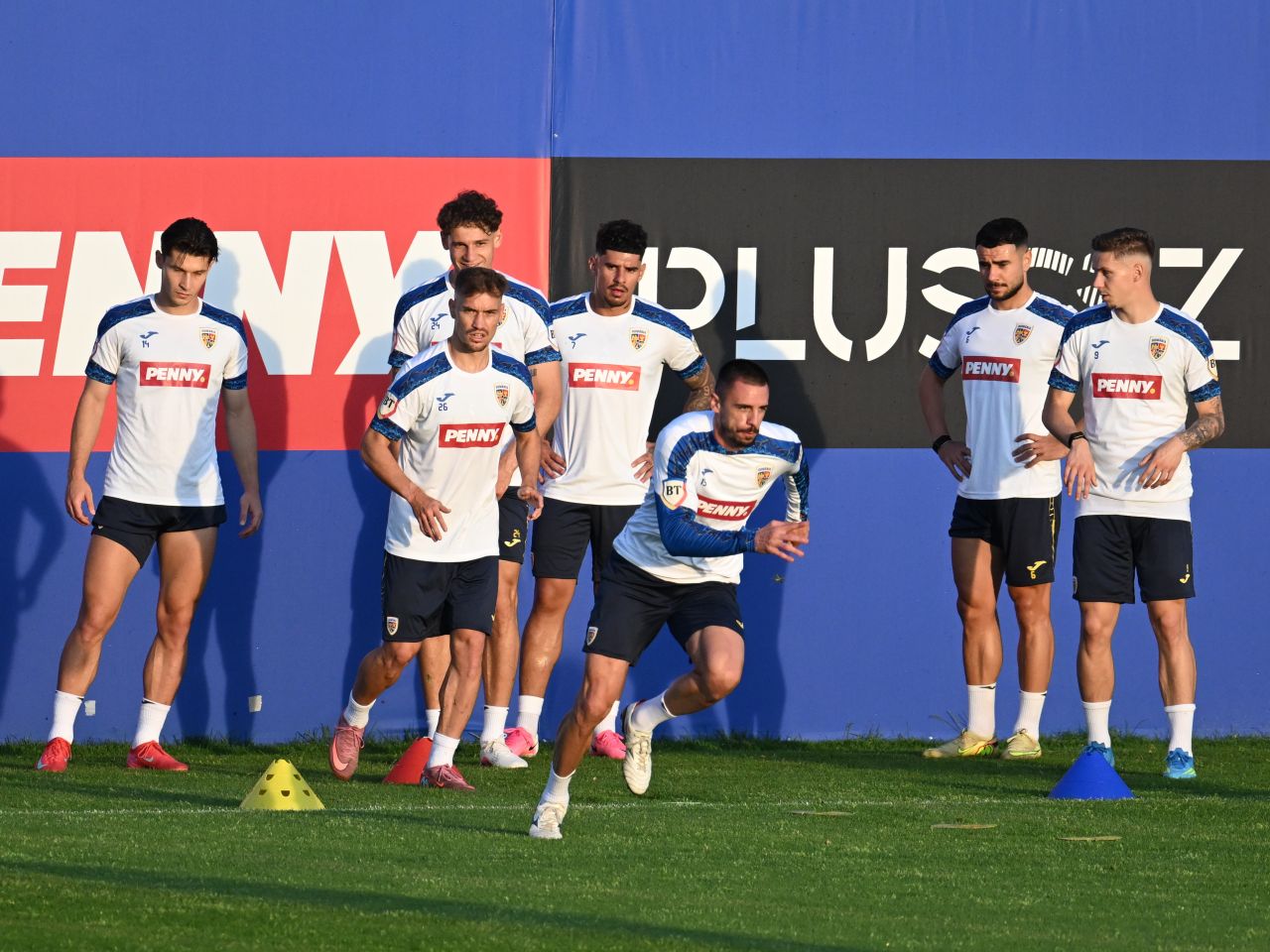 Romanya'da şok: Screciu kadrodan çıkarıldı, Hagi Galler maçını öncesi kadroyu değiştirdi
