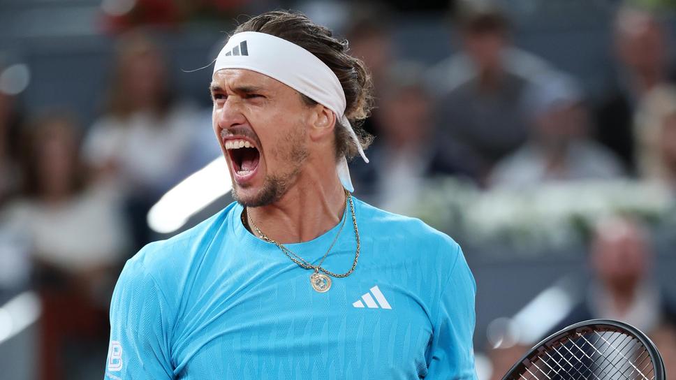 Alexander Zverev Benjamin Bonzi'yi Yüceltir ve Djokovic ile Karşılaşmayı Bekliyor