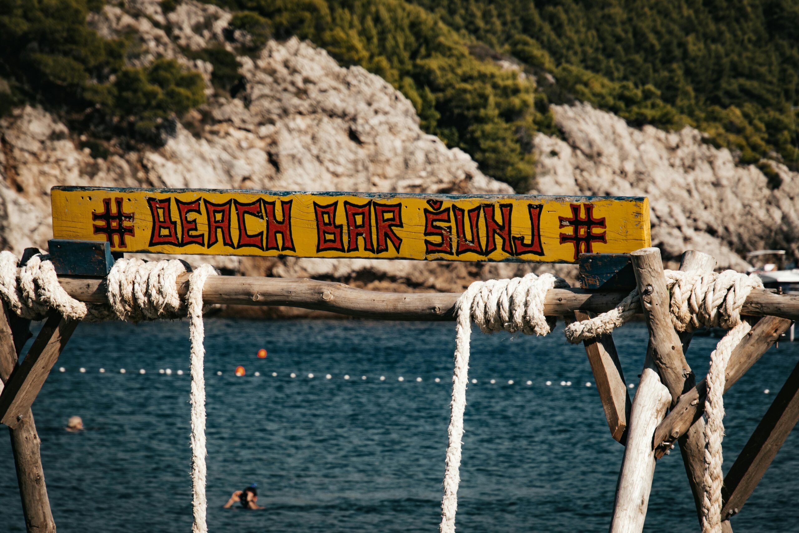 Hırvatistan Plaj Bar Kaosuyle Mücadele Etmekte