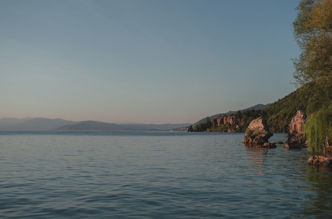 Ohrid'in Taş Damarları: Makedonya'nın Antik Gölü Üzerinden Roma Yolunda Yürüyüş