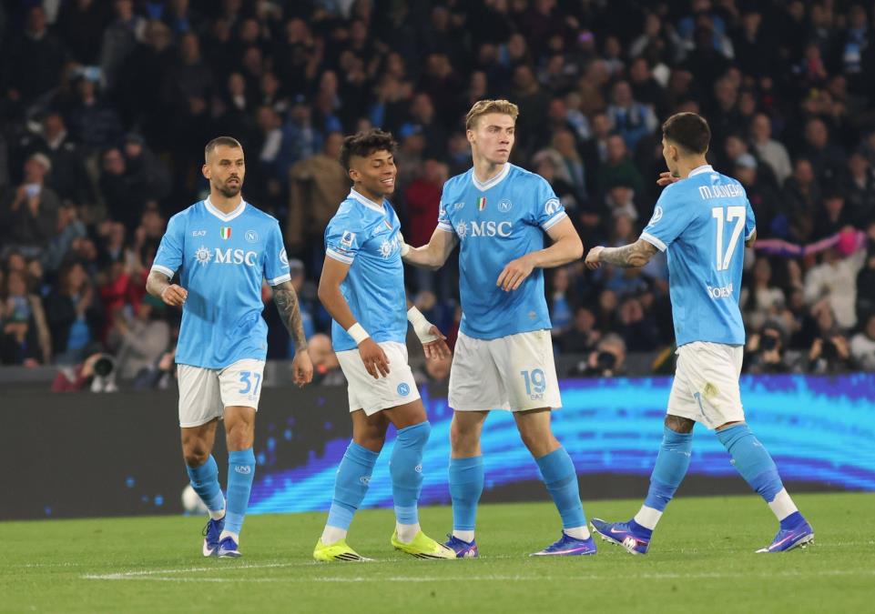Serie A: Napoli Şampiyonlar Ligi'ni Garanti Etti, Roma Lazio'yu Etti, Juventus Fiorentina'ya Kaybetti