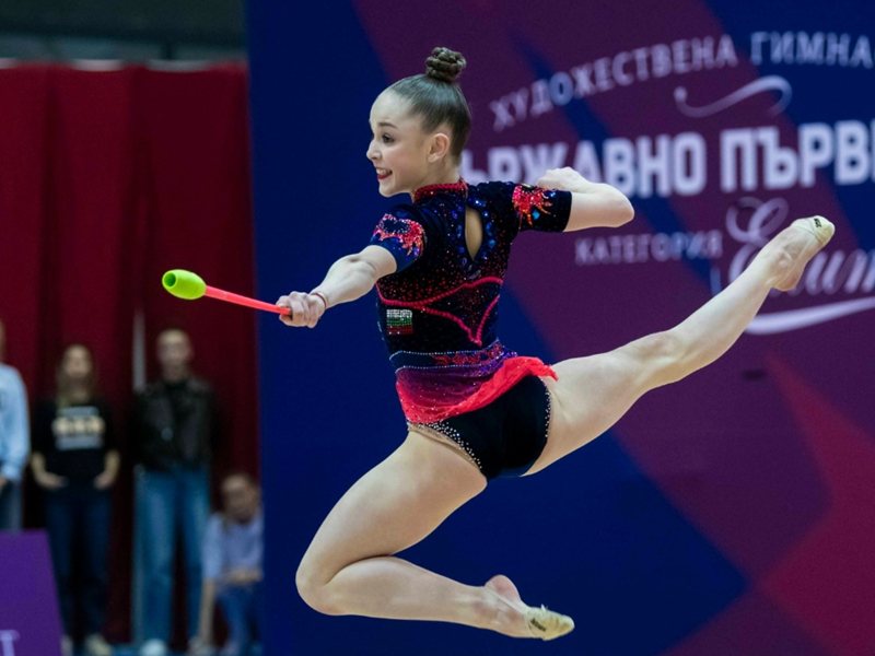 Stilianca Nikolova Bulgaristan Ulusal Sanat Gymnastik Şampiyonası'nda Şampiyon