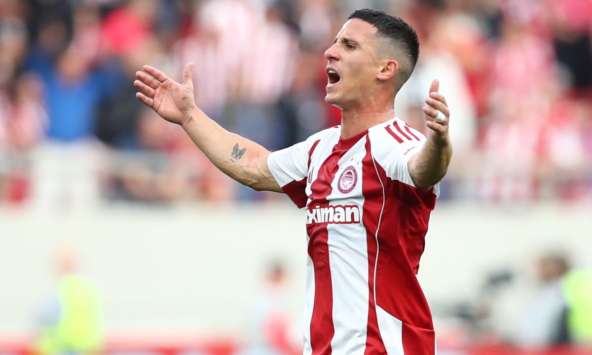 Olympiacos, Pontus'u AEK'ye Yükleme Altında