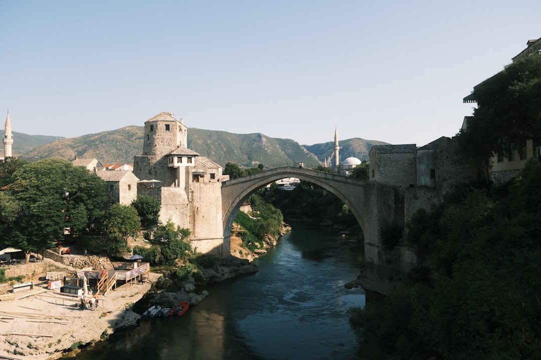 Mostar'ın Stari Most'u: Tarihayı Hayatta Kalan Bir Köprü