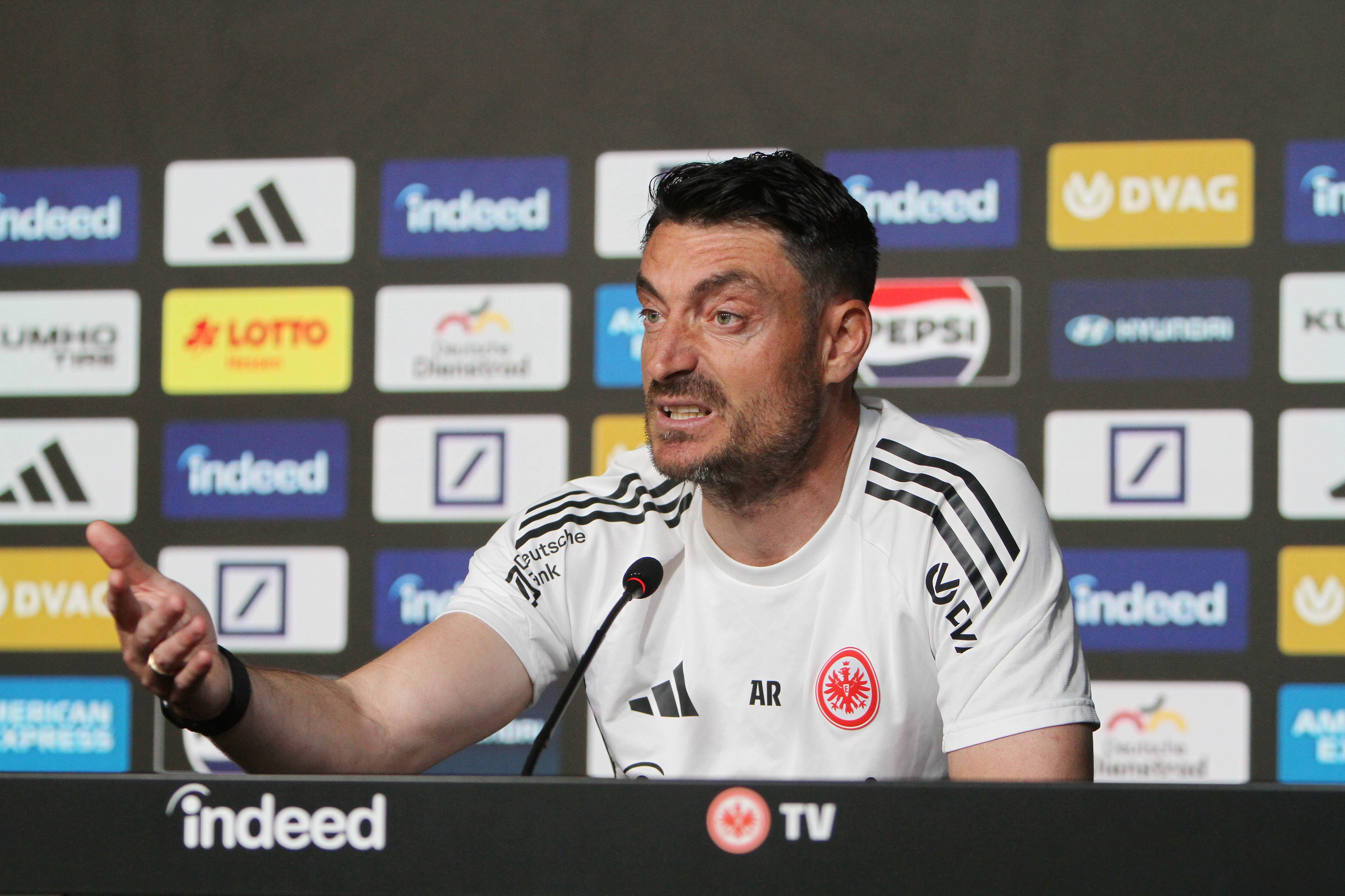 Albert Riera: Buhaberlerden Etkilenmiyor, Önemli Olan Takımın Borussiya'ya Galibiyet Kazanması