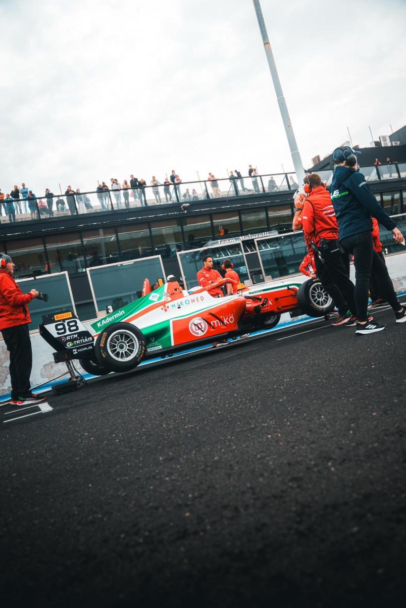 Romanyalı Sürücü Vallelunga'da Formula 4'de Pole Pozisyonu Kazandı