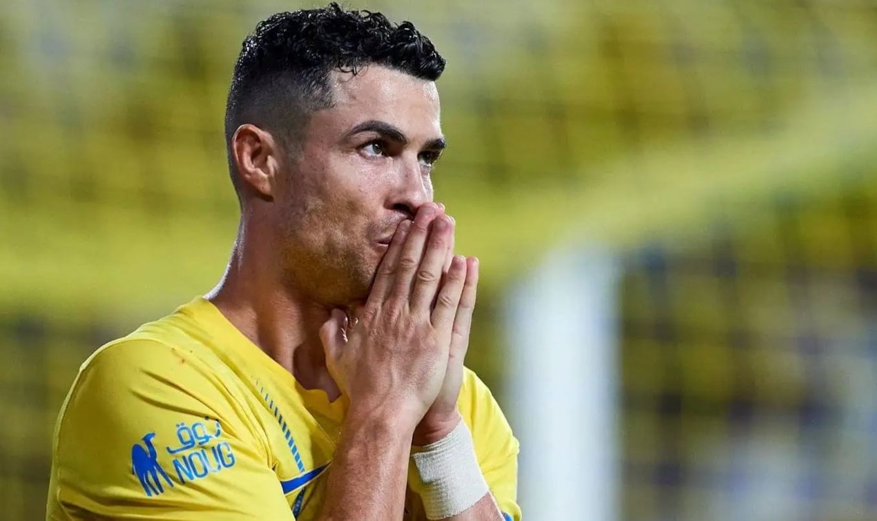 Türkçe Yıldız Deniz Hümmet Kriştiano Ronaldo'yu Asya Kupası Finalinde Yıktı