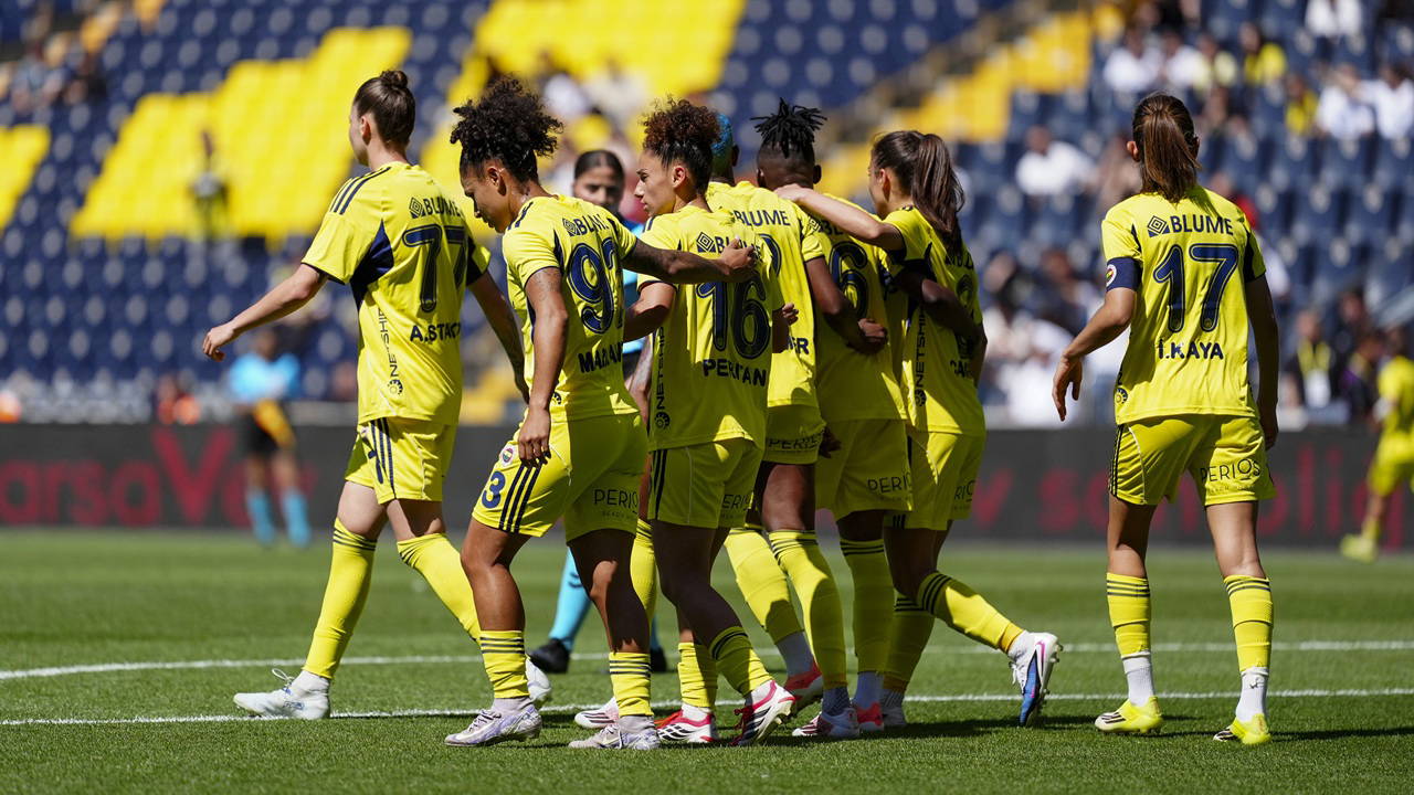 Fenerbahçe ArsaVev Ünye Kadın SK'yi 8-0 Yendi