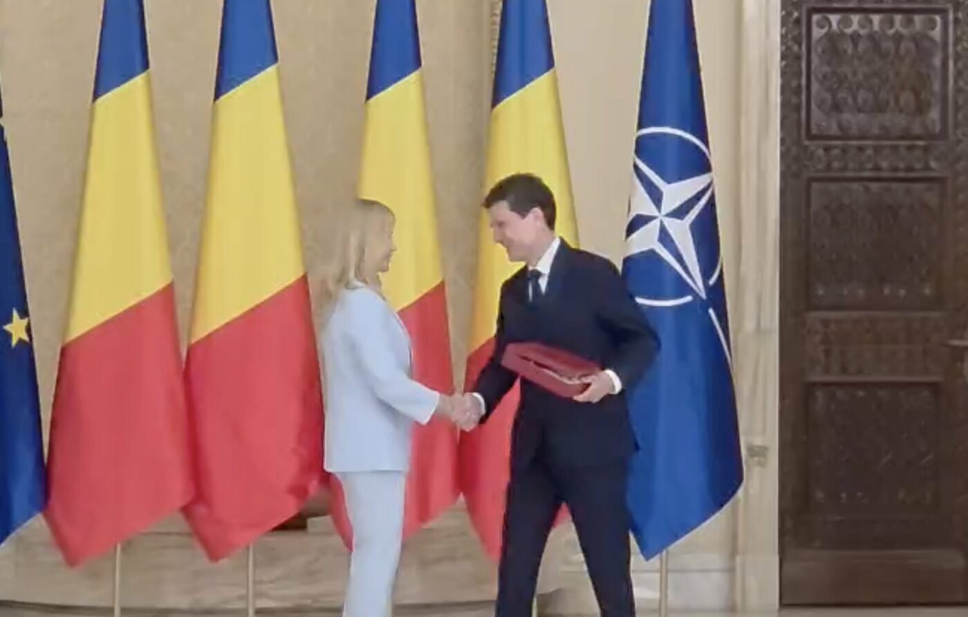 Nadia Comăneci, Cotroceni'de Romanya Yıldızı Nişanı ile Taltif Edildi