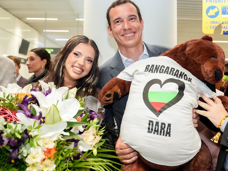 Sofia 2026 Eurovision Kazananı Dara'yı 60 Metre Kızıl Halı ile Hoşgörüyor