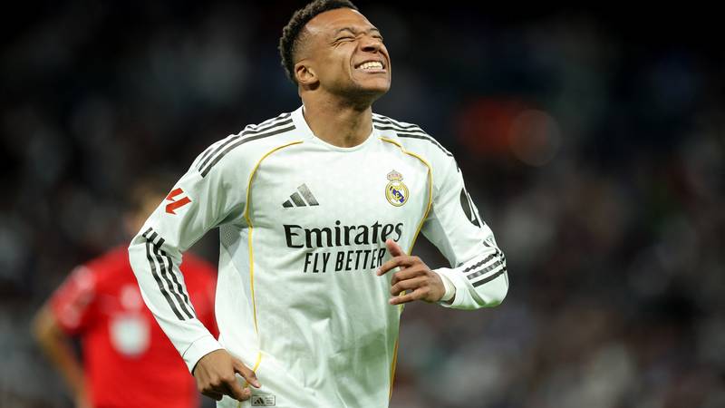 Mbappé Bernabeu'da Şikâyet Edildi, Gerilere Çöküyor