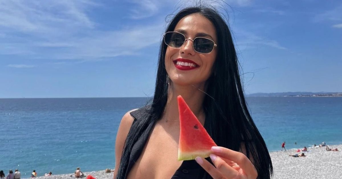 Sırp Elbise Oyunu Oynayan Sara Garović Tekrar Parladı